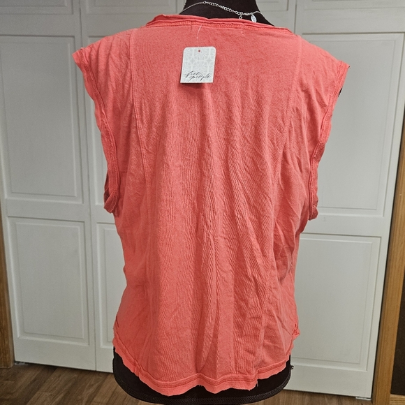 Free People/We the Free collection NWT red women's v-neck tank top - Picture 4 of 7